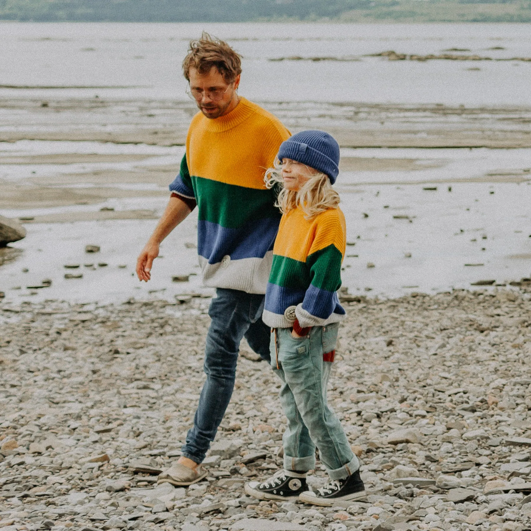 Chandail de maille ligné multicolore, enfant || Multicolor striped sweater, child