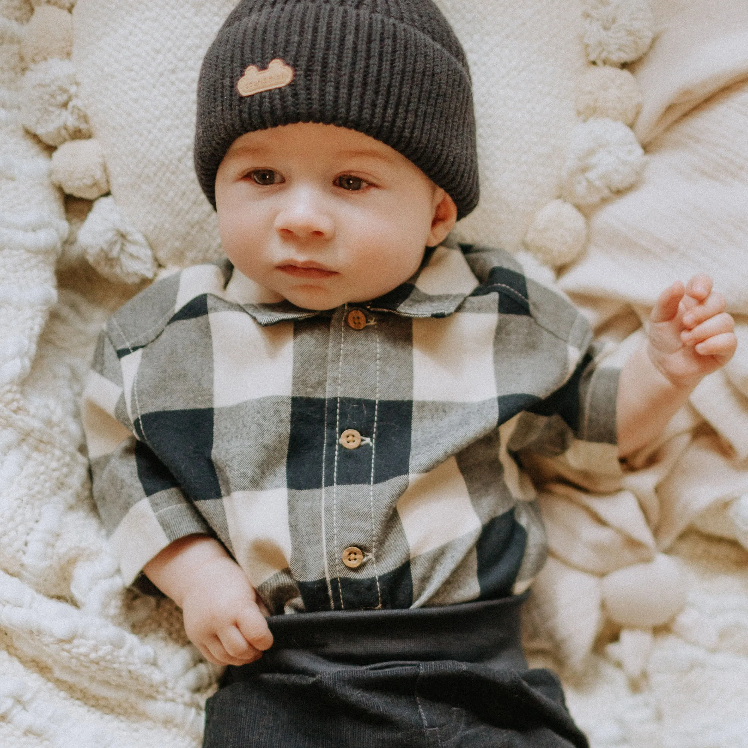 Chemise cache-couche marine et crème à carreaux en flanelle brossée, naissance || Navy and cream plaid shirt with a bodysuit in brushed flannel, newborn