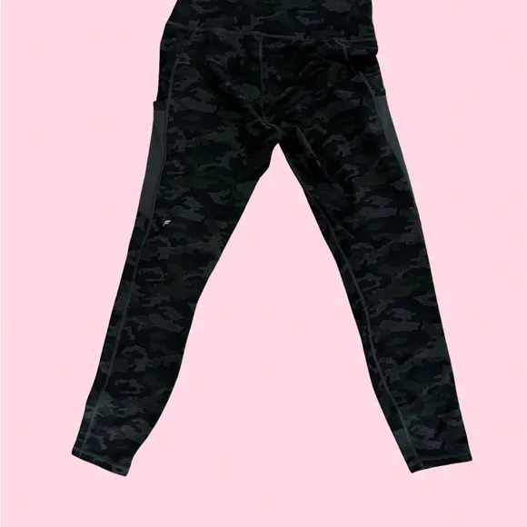 Fabletics  2 piece set EUC camo racerback sports bra &amp; leggings black gray large