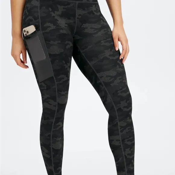 Fabletics  2 piece set EUC camo racerback sports bra &amp; leggings black gray large