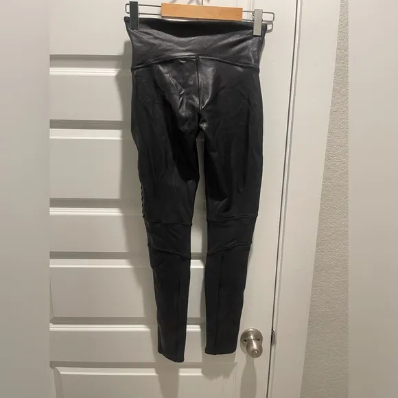 Spanx Faux Leather Moto Leggings size M