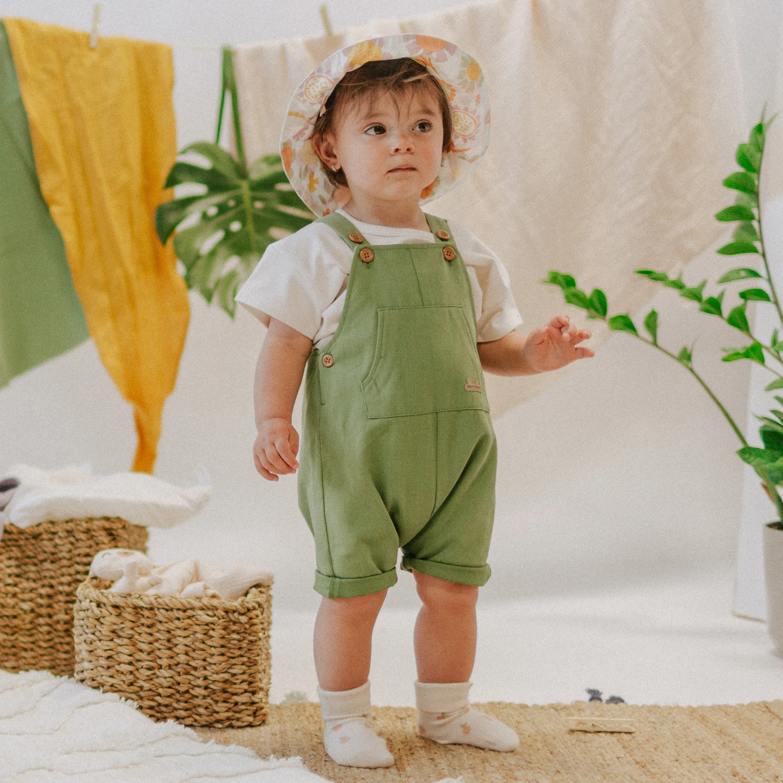 T-shirt crème en coton biologique coupe droite, naissance || Cream t-shirt straight cut in organic cotton, newborn
