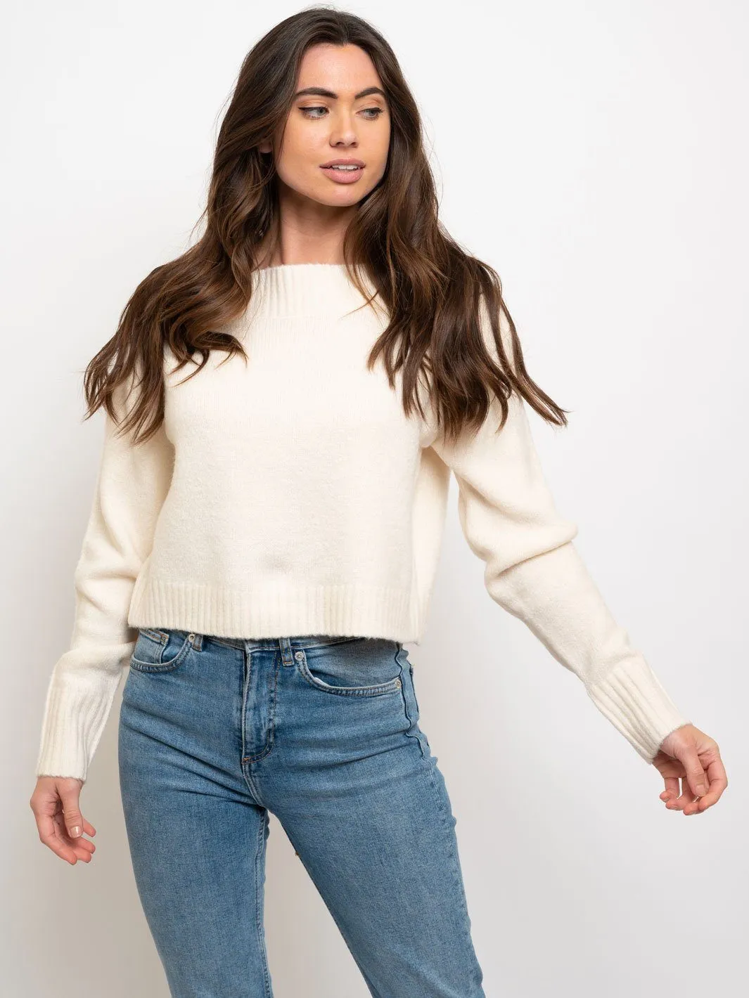 WOMEN'S CREWNECK CROP SWEATER