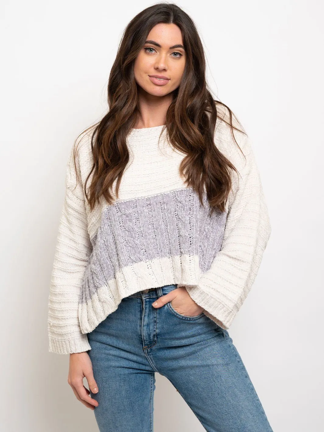 WOMEN'S CREWNECK SWEATER